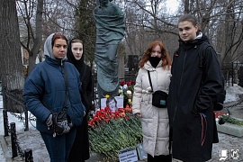 Студенты АНО ВО МГЭУ почтили память Владимира Высоцкого